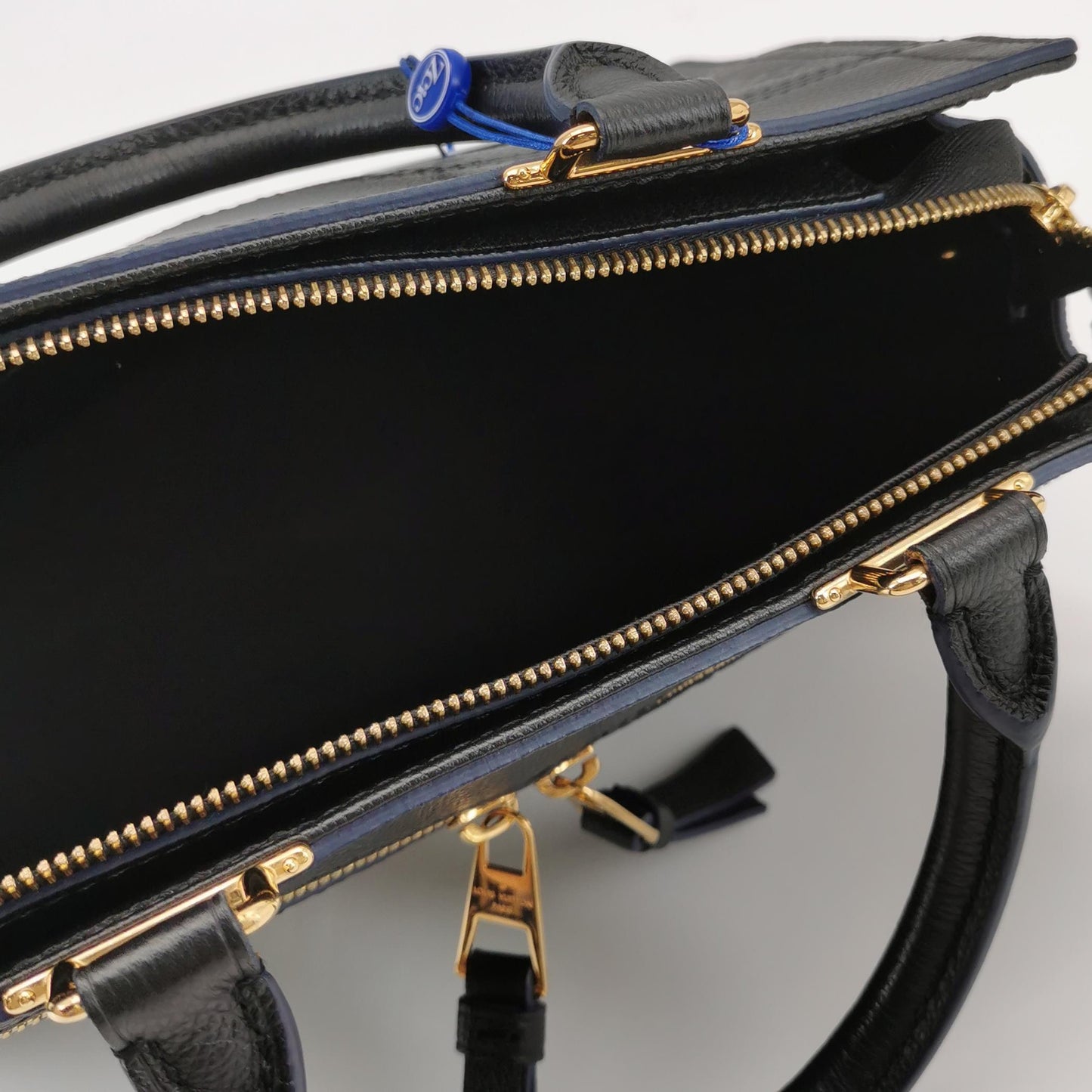 Louis Vuitton - Sully - Leather - Black - (medium)