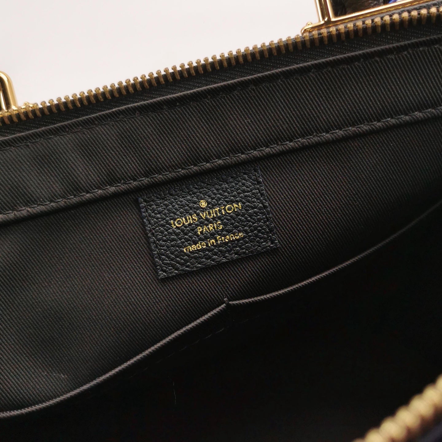 Louis Vuitton - Sully - Leather - Black - (medium)