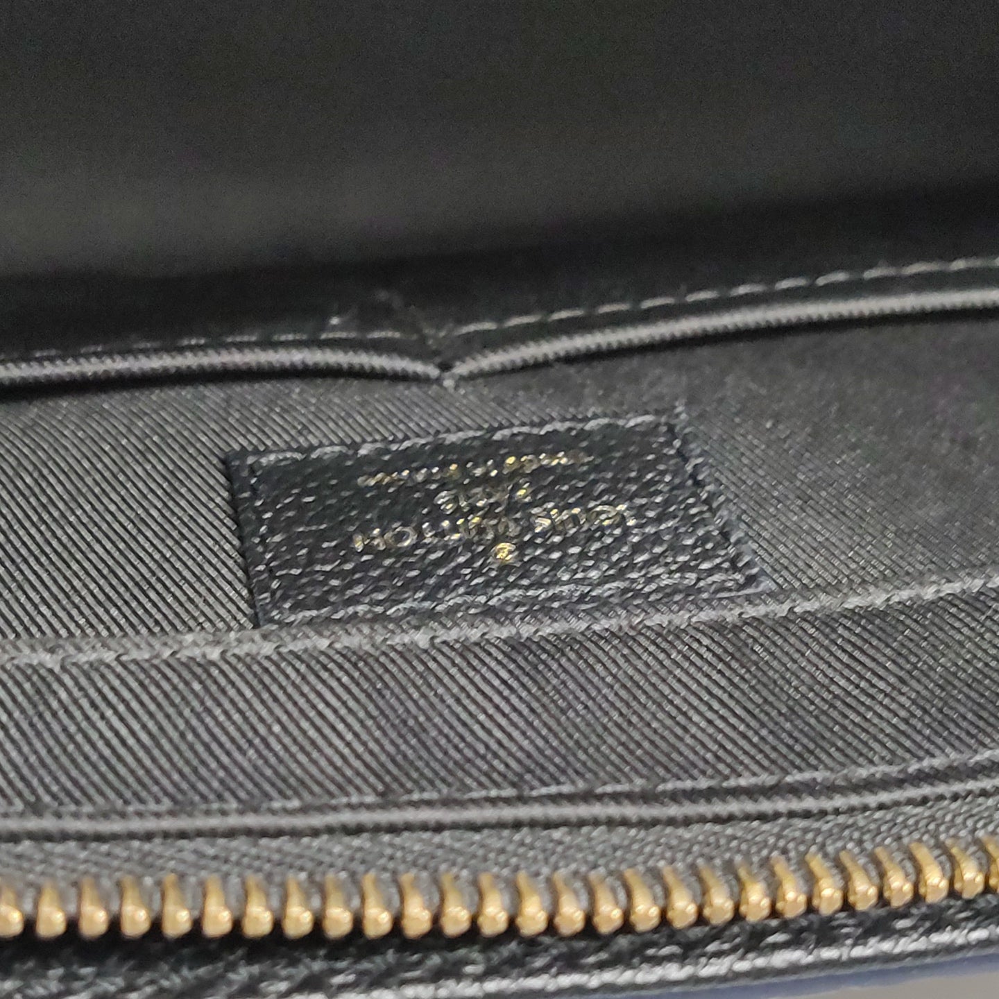 Louis Vuitton - Sully - Leather - Black - (medium)