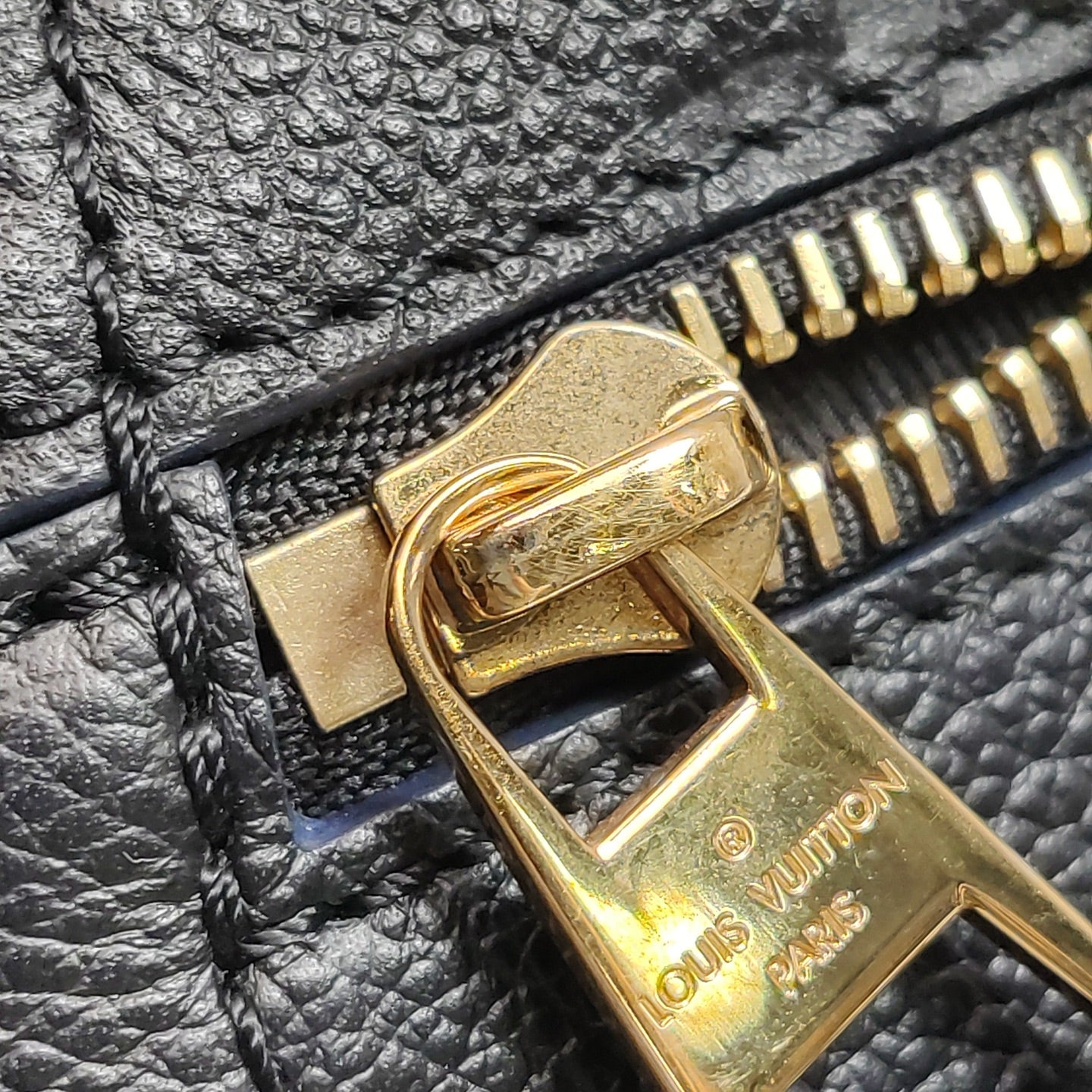 Louis Vuitton - Sully - Leather - Black - (medium)