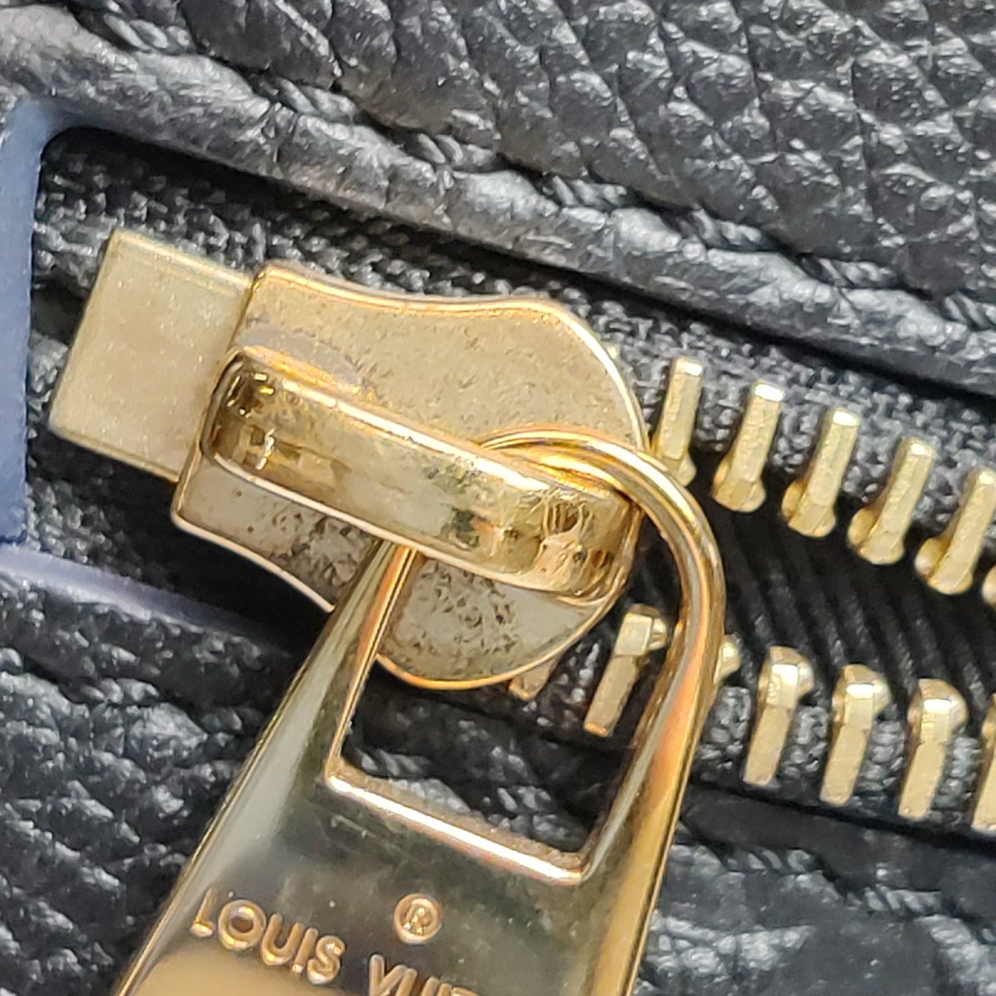 Louis Vuitton - Sully - Leather - Black - (medium)