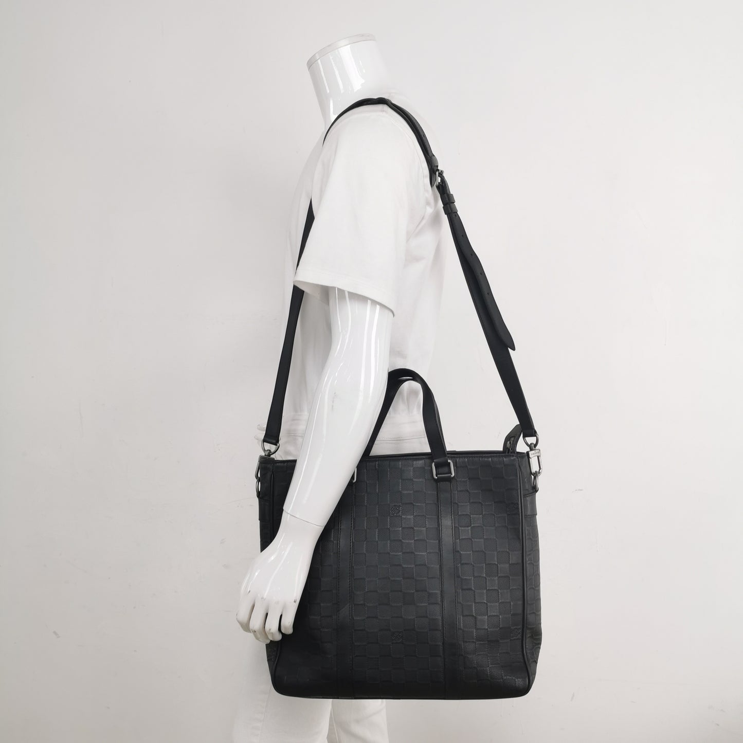 Louis Vuitton - Tadao - Leather - Black - (large)