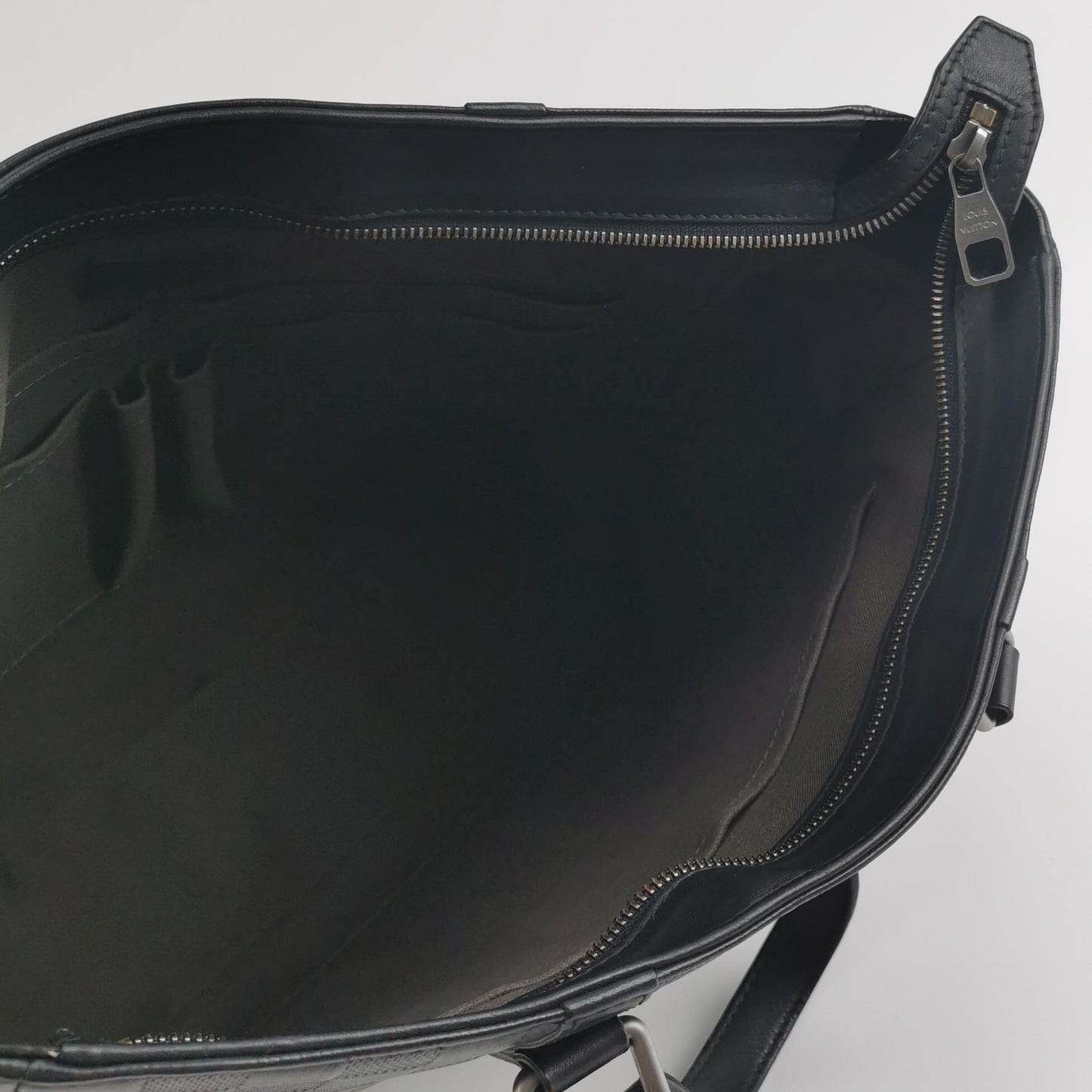 Louis Vuitton - Tadao - Leather - Black - (large)