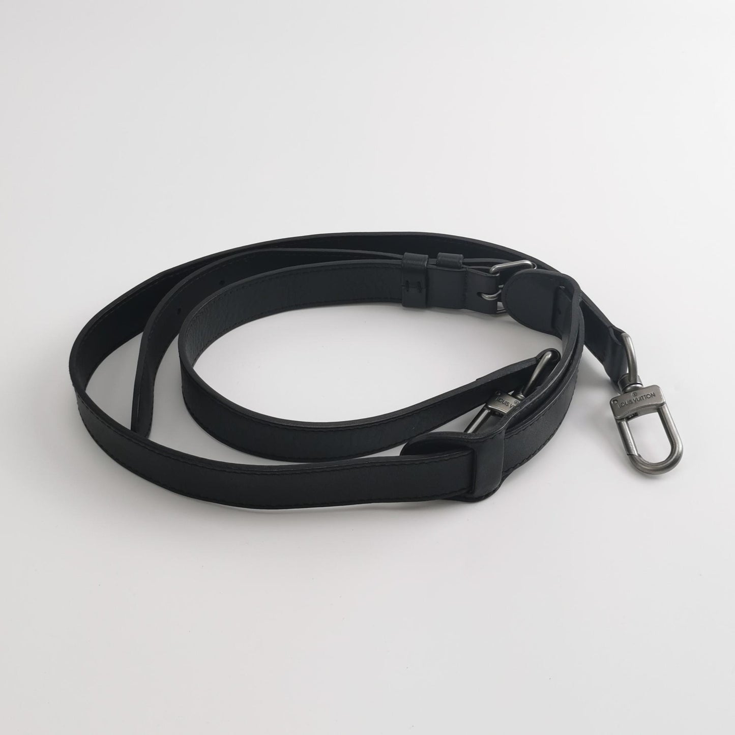 Louis Vuitton - Tadao - Leather - Black - (large)