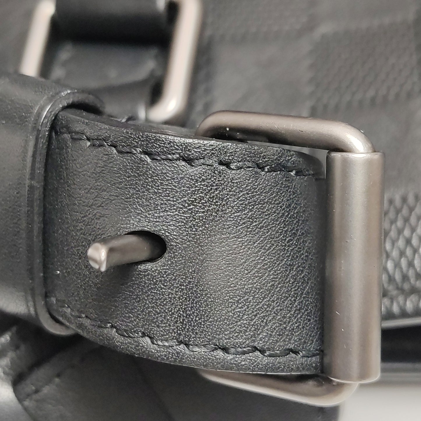 Louis Vuitton - Tadao - Leather - Black - (large)