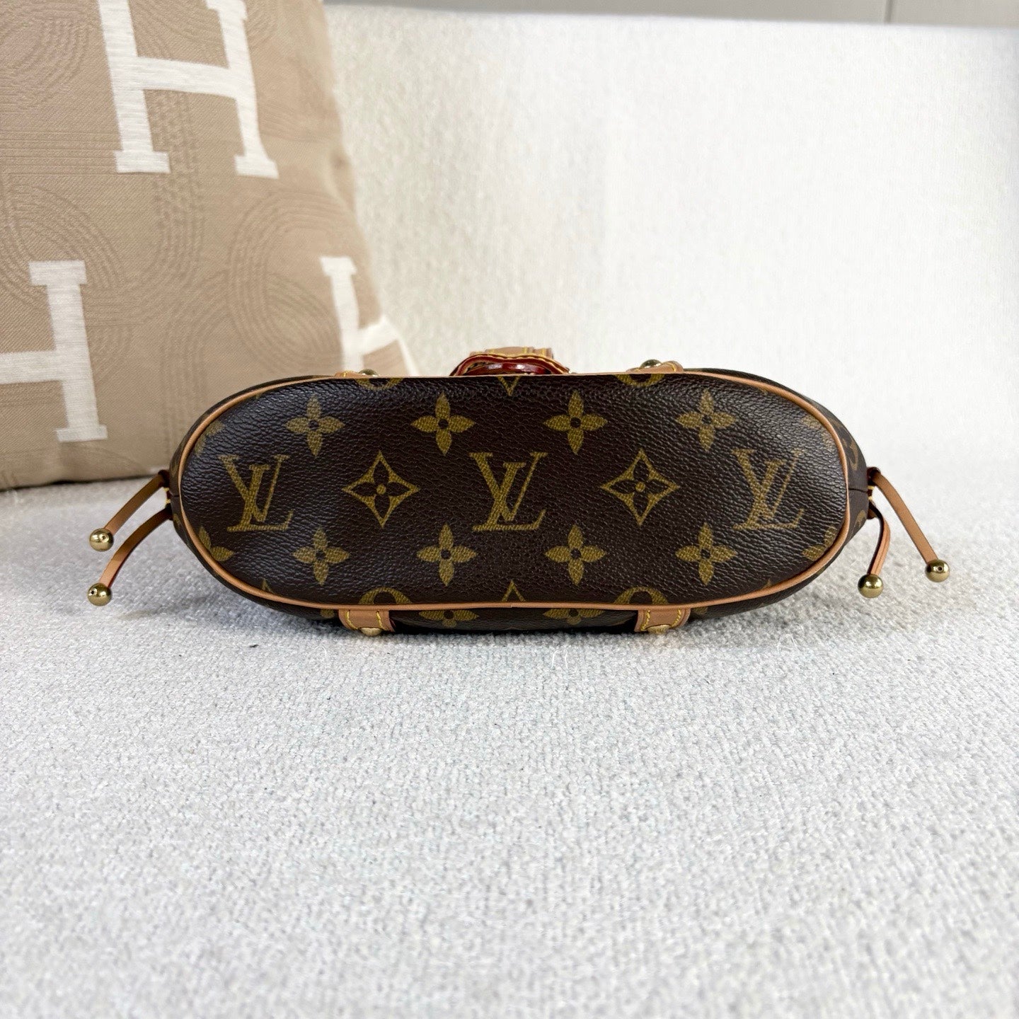 Louis Vuitton - Theda (Lotus Leaf Dumpling Bag) - Monogram coated canvas with natural Vachetta leather trim - Brown - (small)
