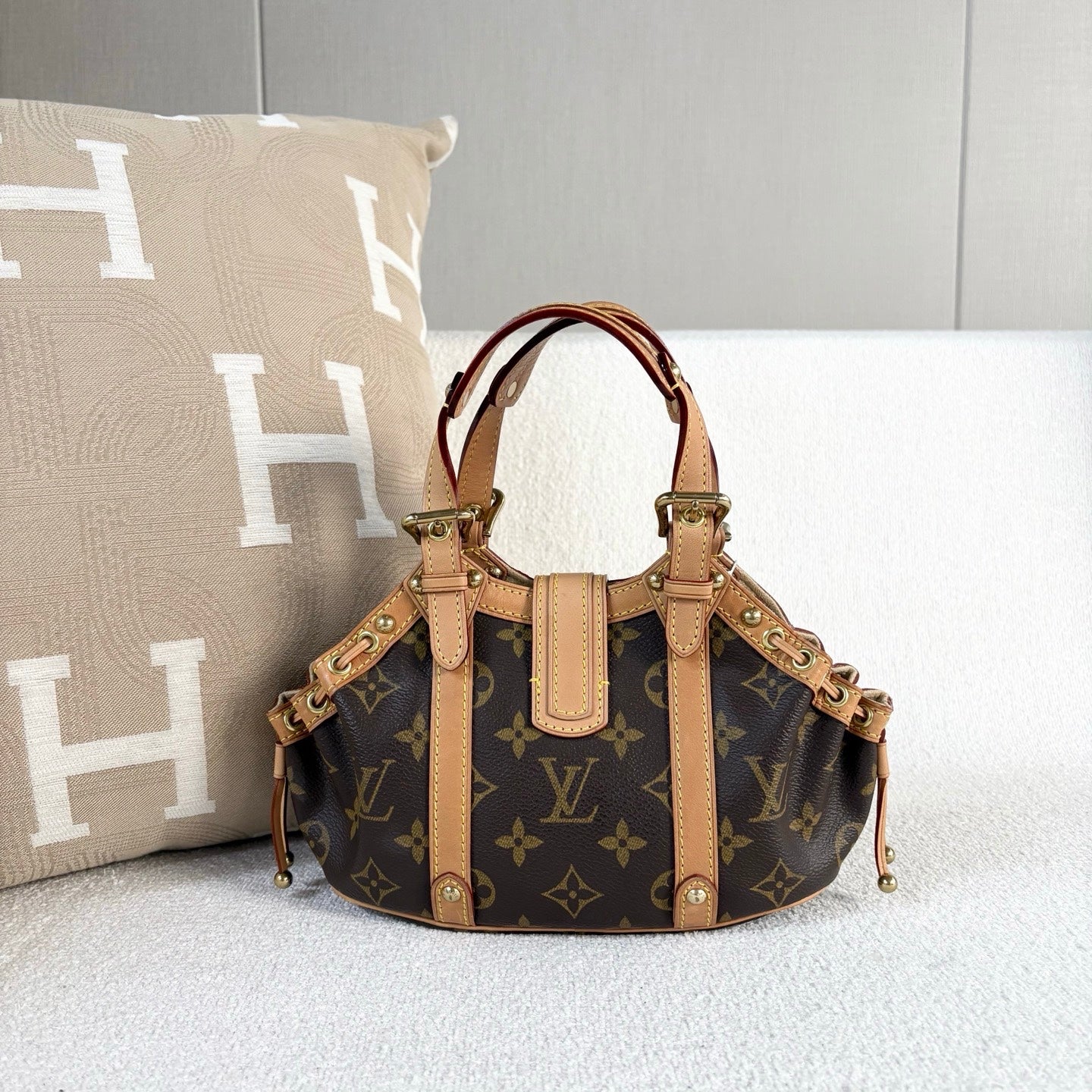 Louis Vuitton - Theda (Lotus Leaf Dumpling Bag) - Monogram coated canvas with natural Vachetta leather trim - Brown - (small)