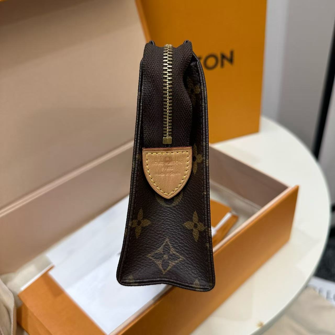 Louis Vuitton - Toiletry Pouch 19 - Monogram coated canvas with Vachetta leather trim - Brown - (Small)
