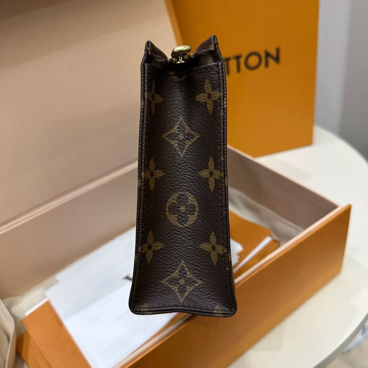Louis Vuitton - Toiletry Pouch 19 - Monogram coated canvas with Vachetta leather trim - Brown - (Small)