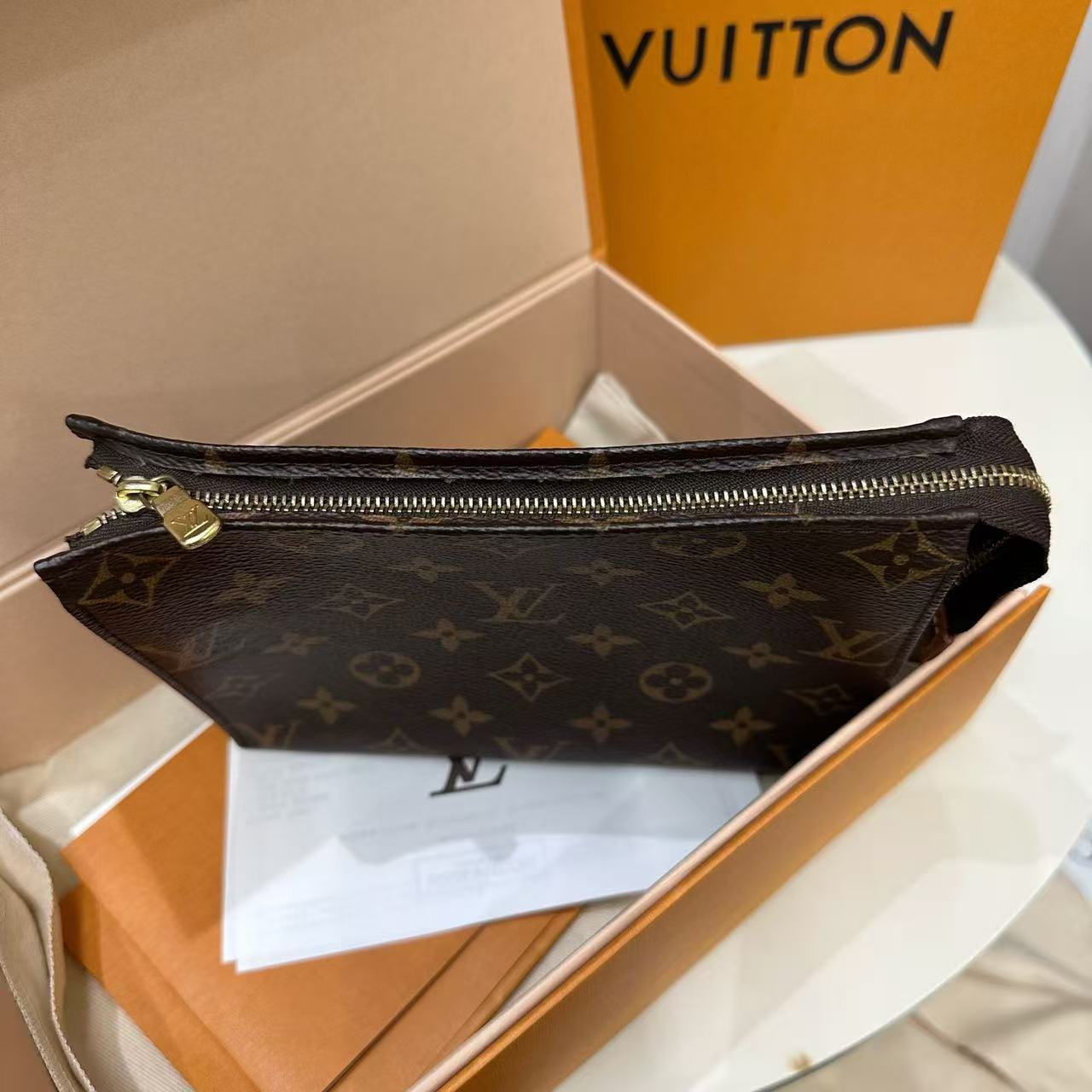 Louis Vuitton - Toiletry Pouch 19 - Monogram coated canvas with Vachetta leather trim - Brown - (Small)