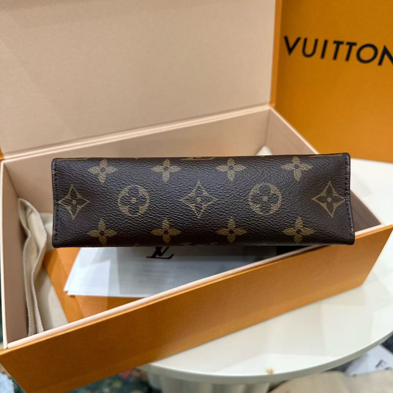 Louis Vuitton - Toiletry Pouch 19 - Monogram coated canvas with Vachetta leather trim - Brown - (Small)
