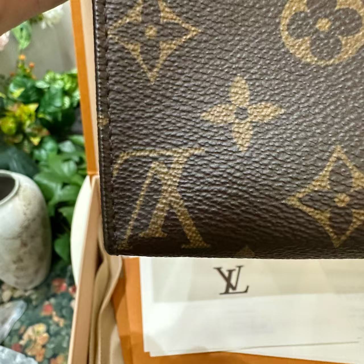 Louis Vuitton - Toiletry Pouch 19 - Monogram coated canvas with Vachetta leather trim - Brown - (Small)