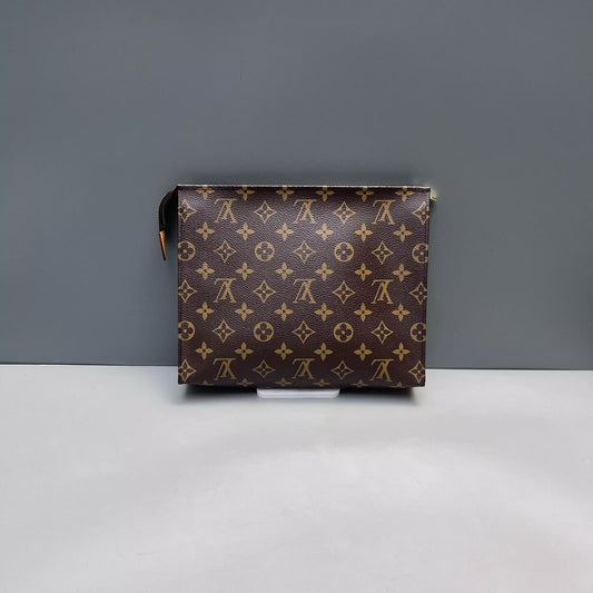 Louis Vuitton - Toiletry Pouch 26 - Monogram coated canvas with natural cowhide leather trim - Brown - (medium)