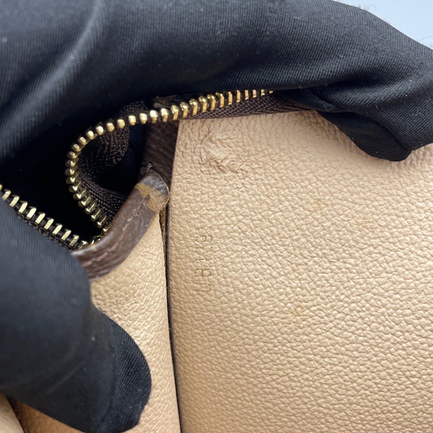 Louis Vuitton - Toiletry Pouch 26 - Monogram coated canvas with natural cowhide leather trim - Brown - (medium)