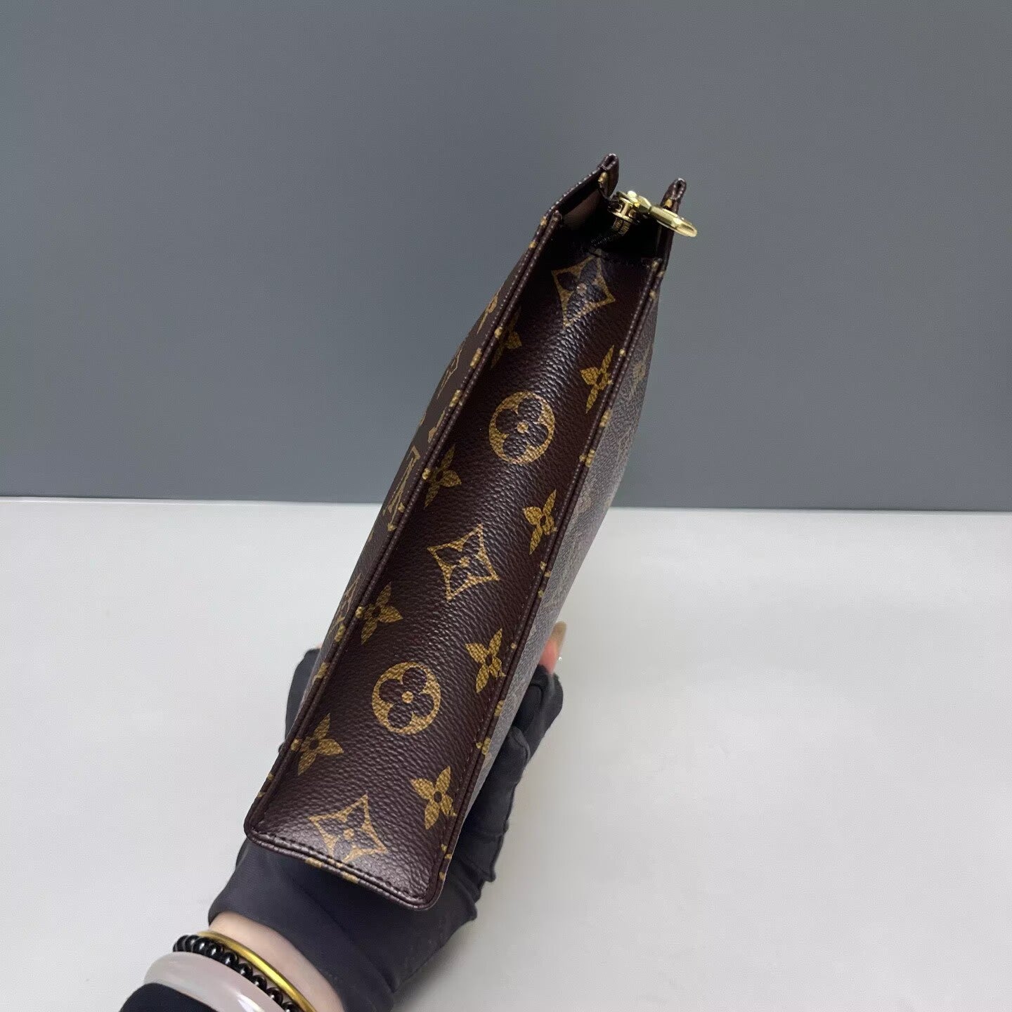 Louis Vuitton - Toiletry Pouch 26 - Monogram coated canvas with natural cowhide leather trim - Brown - (medium)