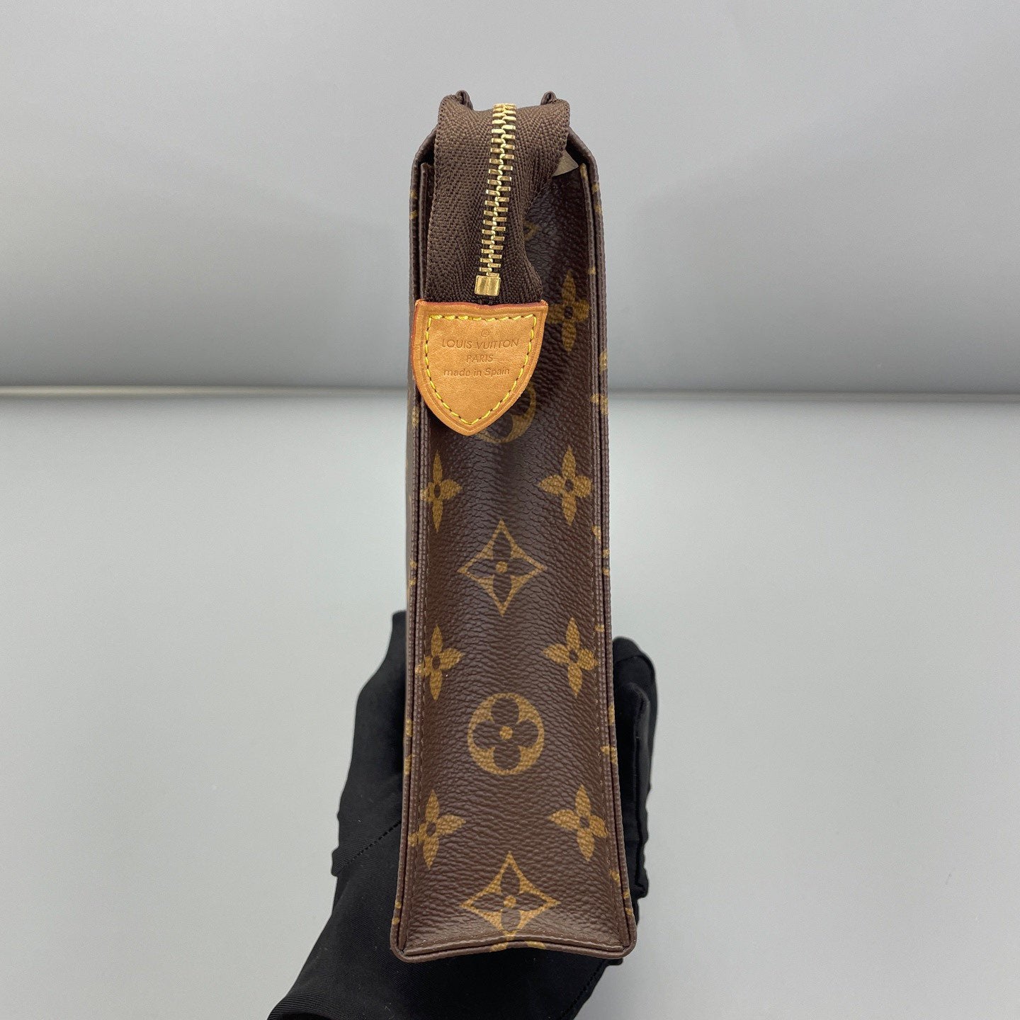 Louis Vuitton - Toiletry Pouch 26 - Monogram coated canvas with natural cowhide leather trim - Brown - (medium)