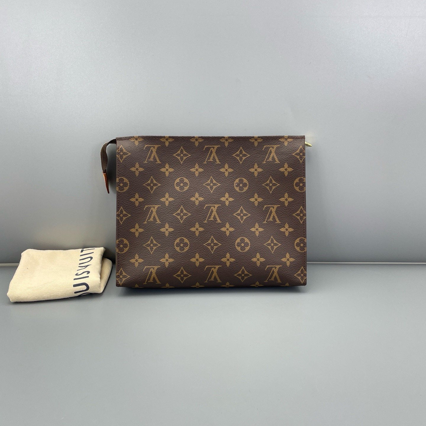 Louis Vuitton - Toiletry Pouch 26 - Monogram coated canvas with natural cowhide leather trim - Brown - (medium)