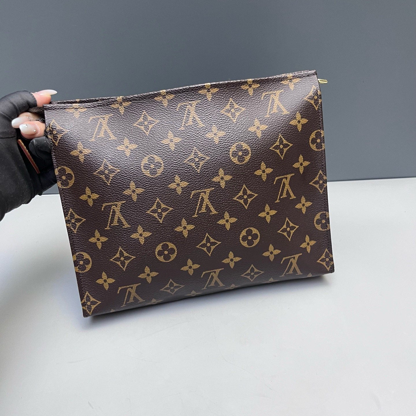 Louis Vuitton - Toiletry Pouch 26 - Monogram coated canvas with natural cowhide leather trim - Brown - (medium)