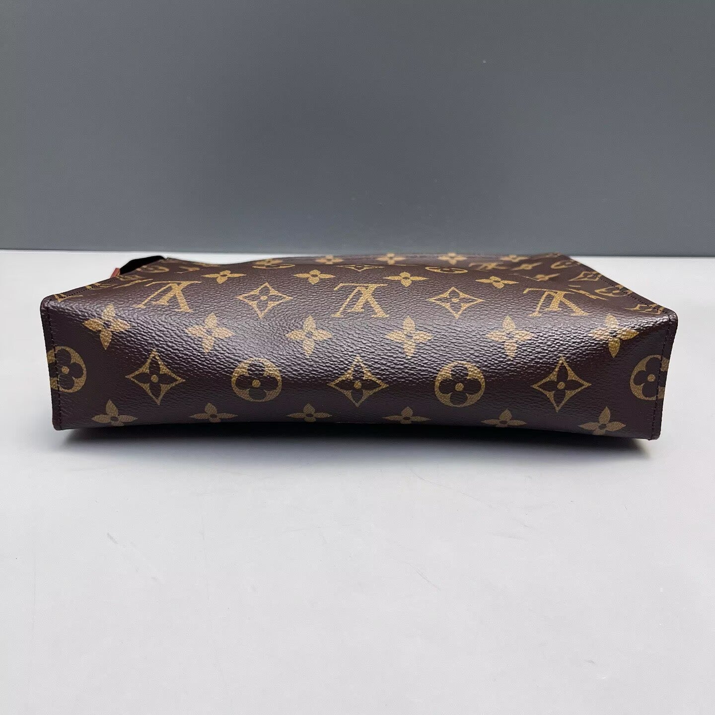 Louis Vuitton - Toiletry Pouch 26 - Monogram coated canvas with natural cowhide leather trim - Brown - (medium)