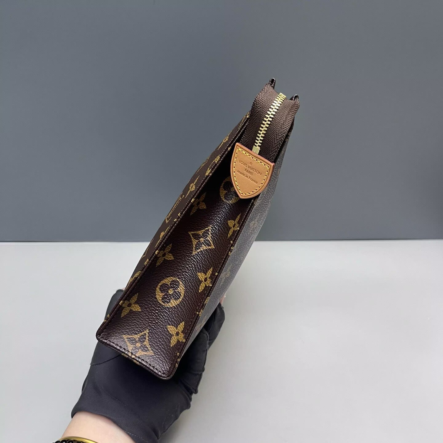 Louis Vuitton - Toiletry Pouch 26 - Monogram coated canvas with natural cowhide leather trim - Brown - (medium)