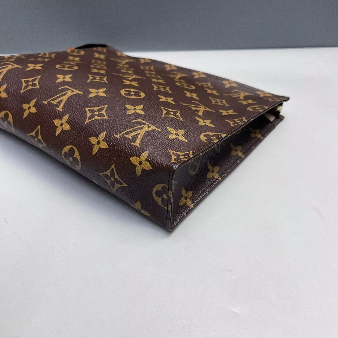 Louis Vuitton - Toiletry Pouch 26 - Monogram coated canvas with natural cowhide leather trim - Brown - (medium)