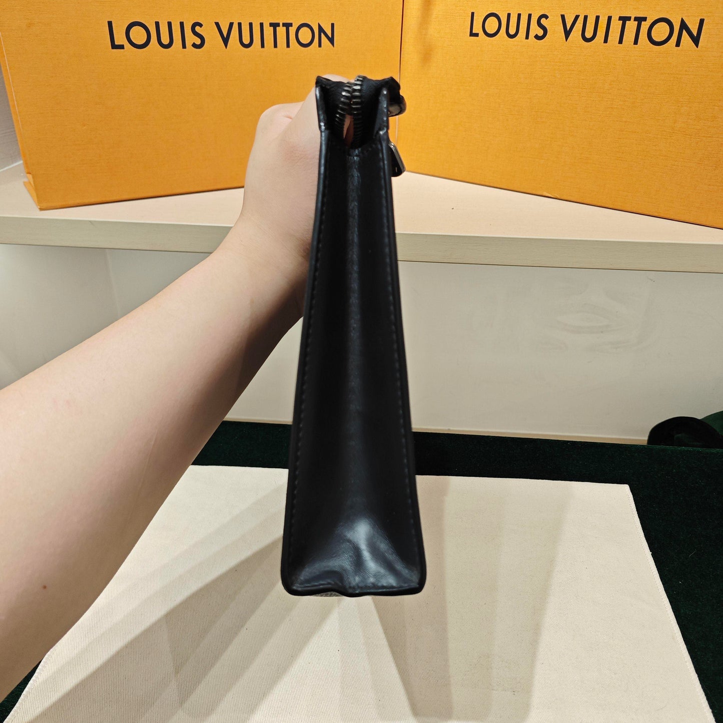 Louis Vuitton - Toiletry Pouch 26 Monogram Eclipse - Monogram coated canvas with leather trim - Black - (Medium)