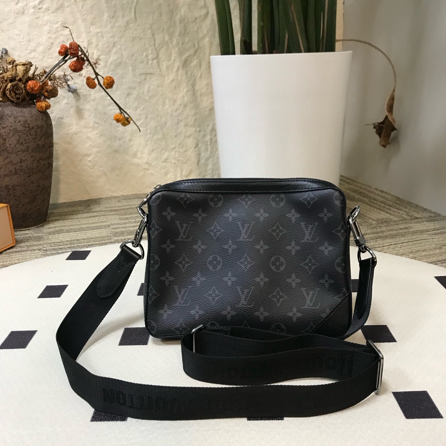 Louis Vuitton - Trio Messenger - Cloth - Black - (medium)