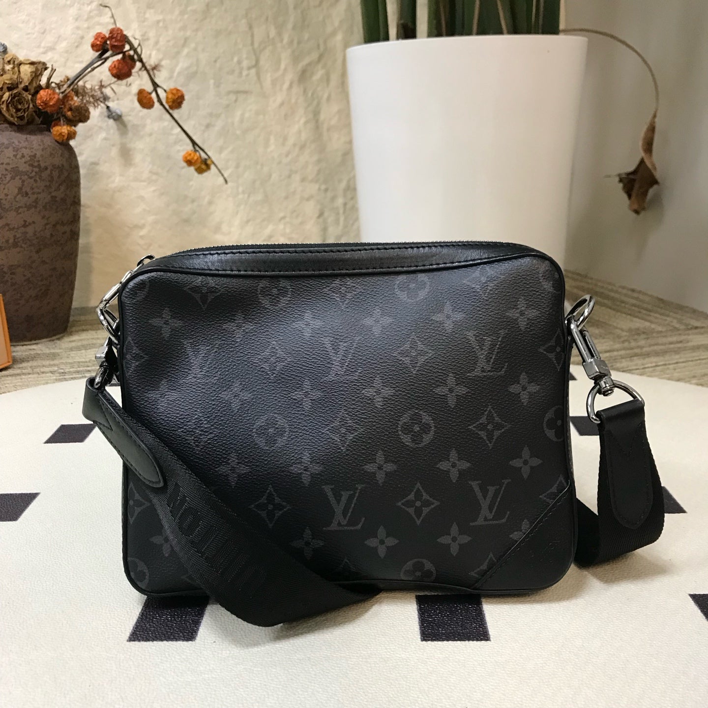 Louis Vuitton - Trio Messenger - Cloth - Black - (medium)