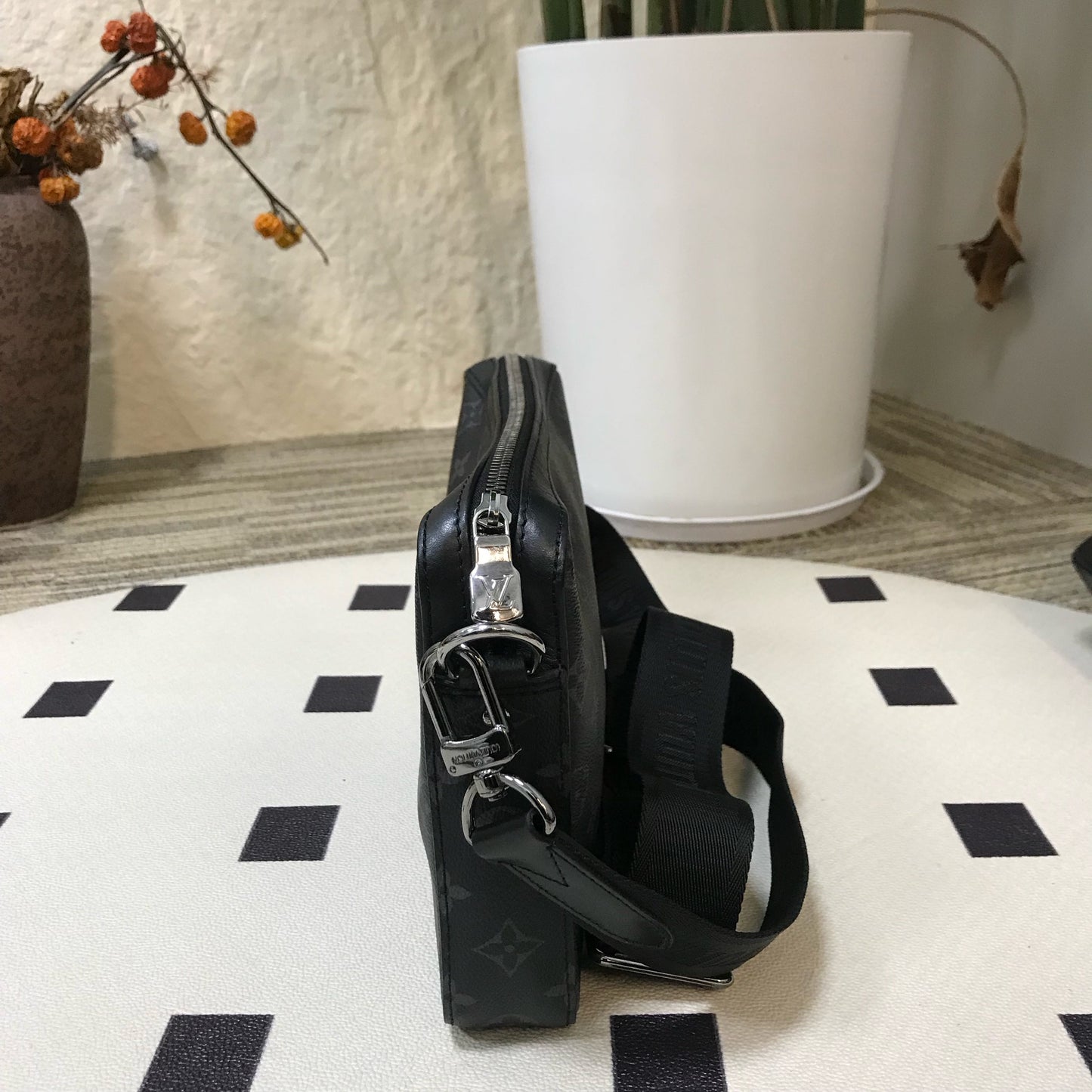 Louis Vuitton - Trio Messenger - Cloth - Black - (medium)