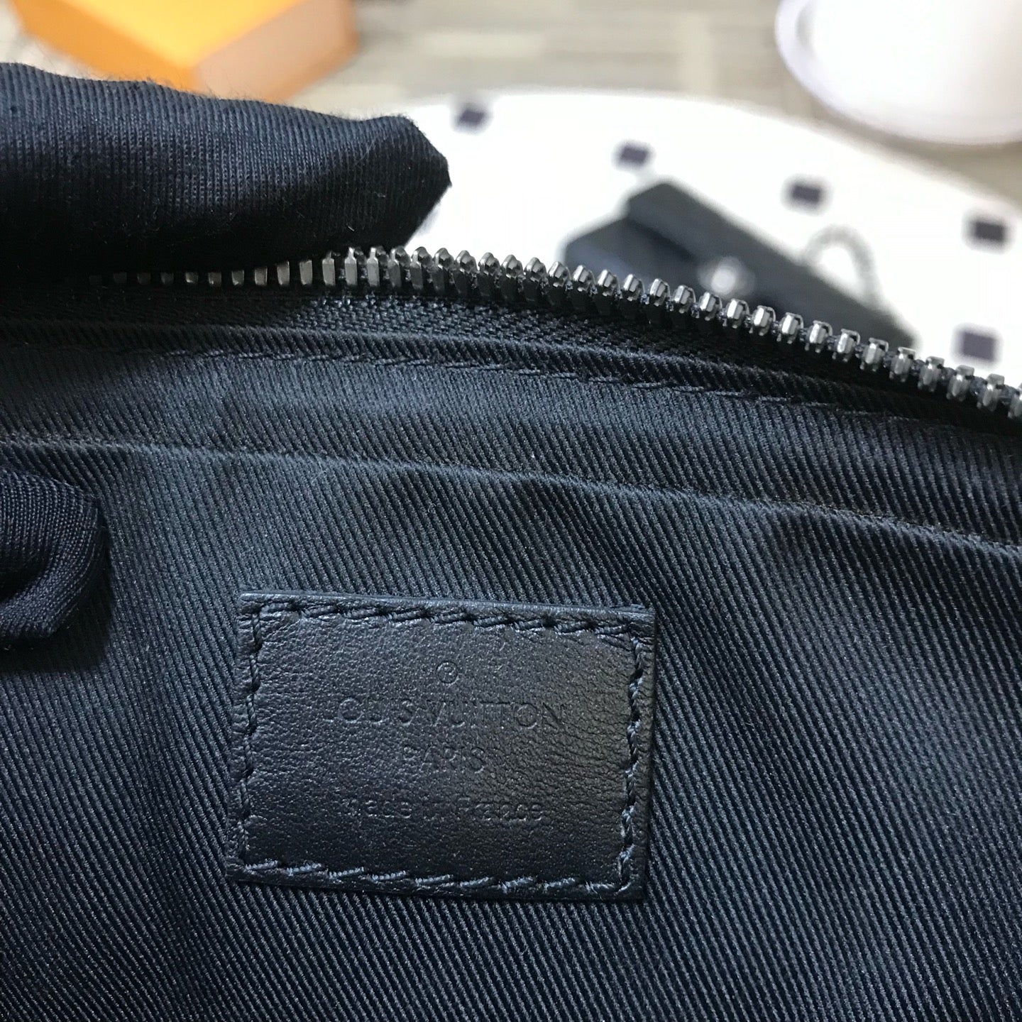 Louis Vuitton - Trio Messenger - Cloth - Black - (medium)
