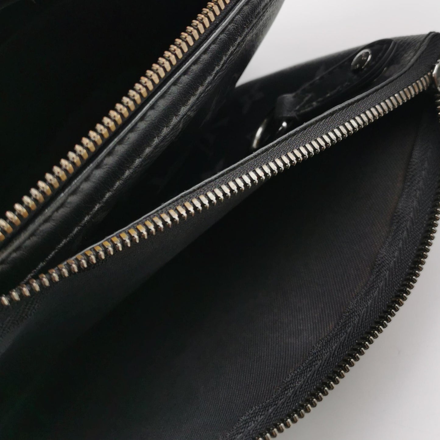 Louis Vuitton - Trio Messenger - Monogram Eclipse Reverse coated canvas with cowhide leather trim - Black - (medium)