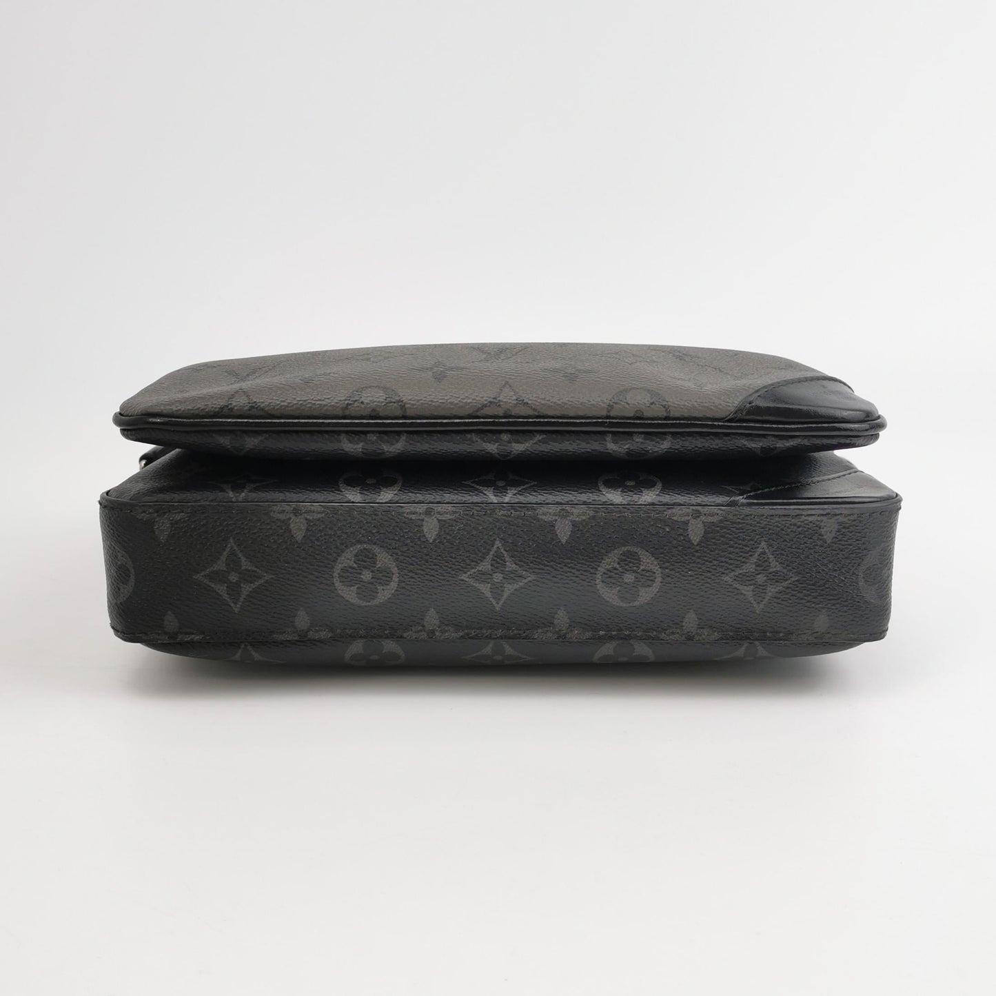 Louis Vuitton - Trio Messenger - Monogram Eclipse Reverse coated canvas with cowhide leather trim - Black - (medium)