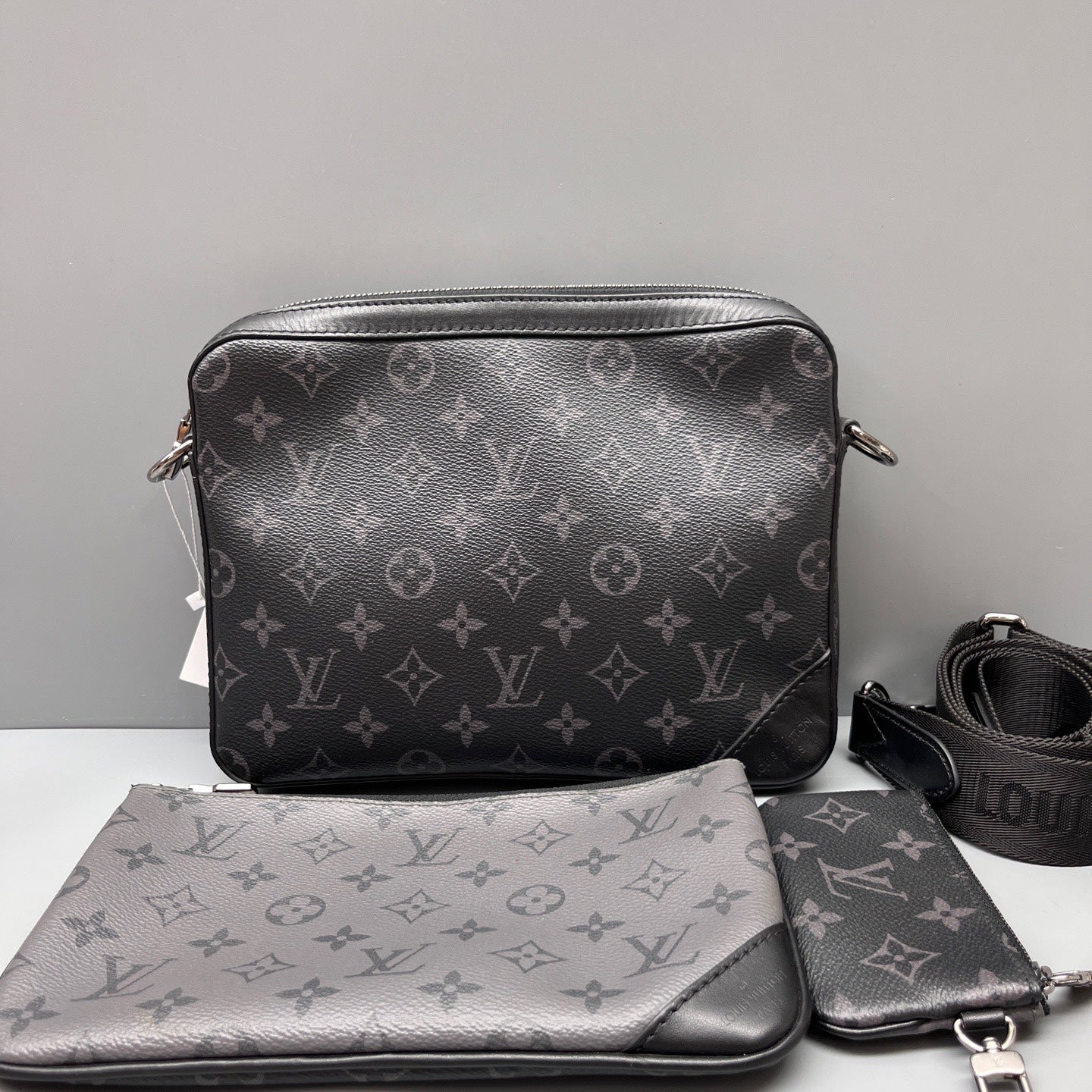 Louis Vuitton - Trio Messenger - Synthetic - Black - (medium)