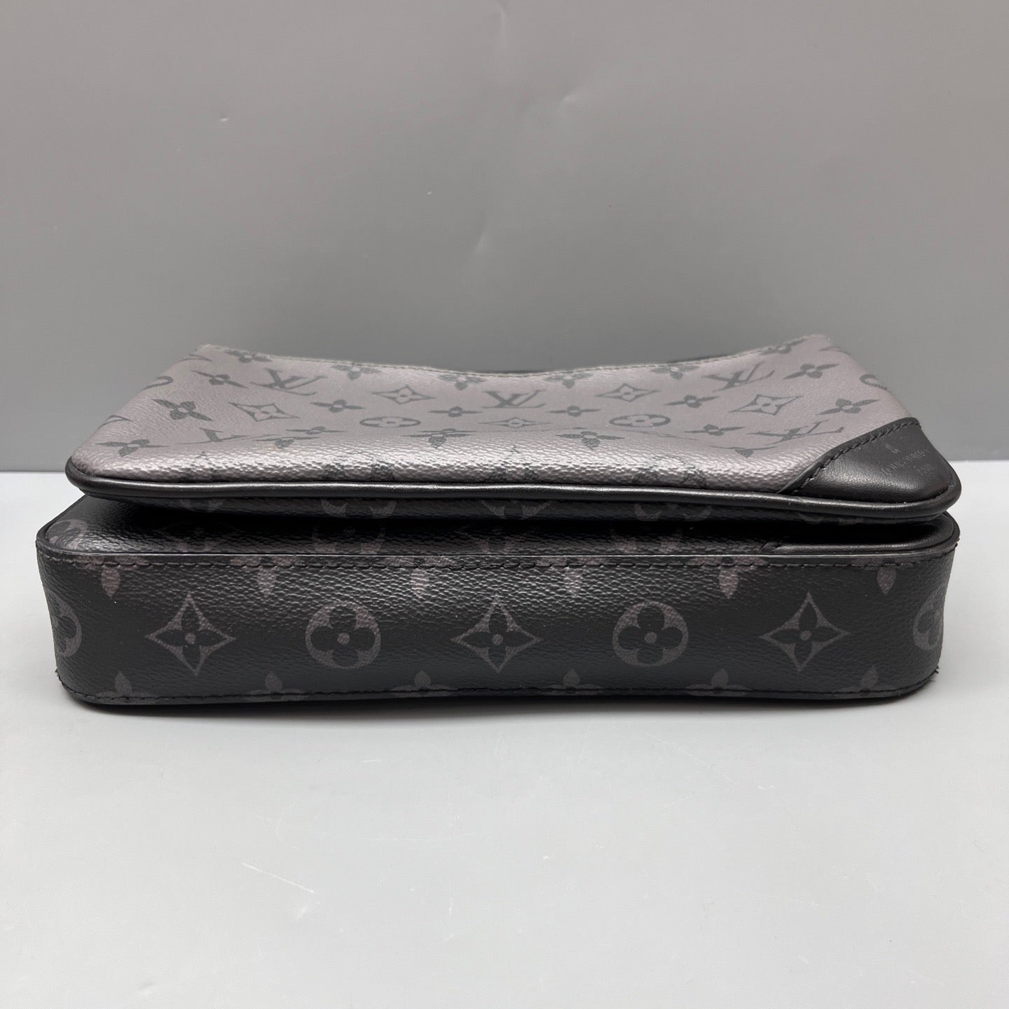 Louis Vuitton - Trio Messenger - Synthetic - Black - (medium)