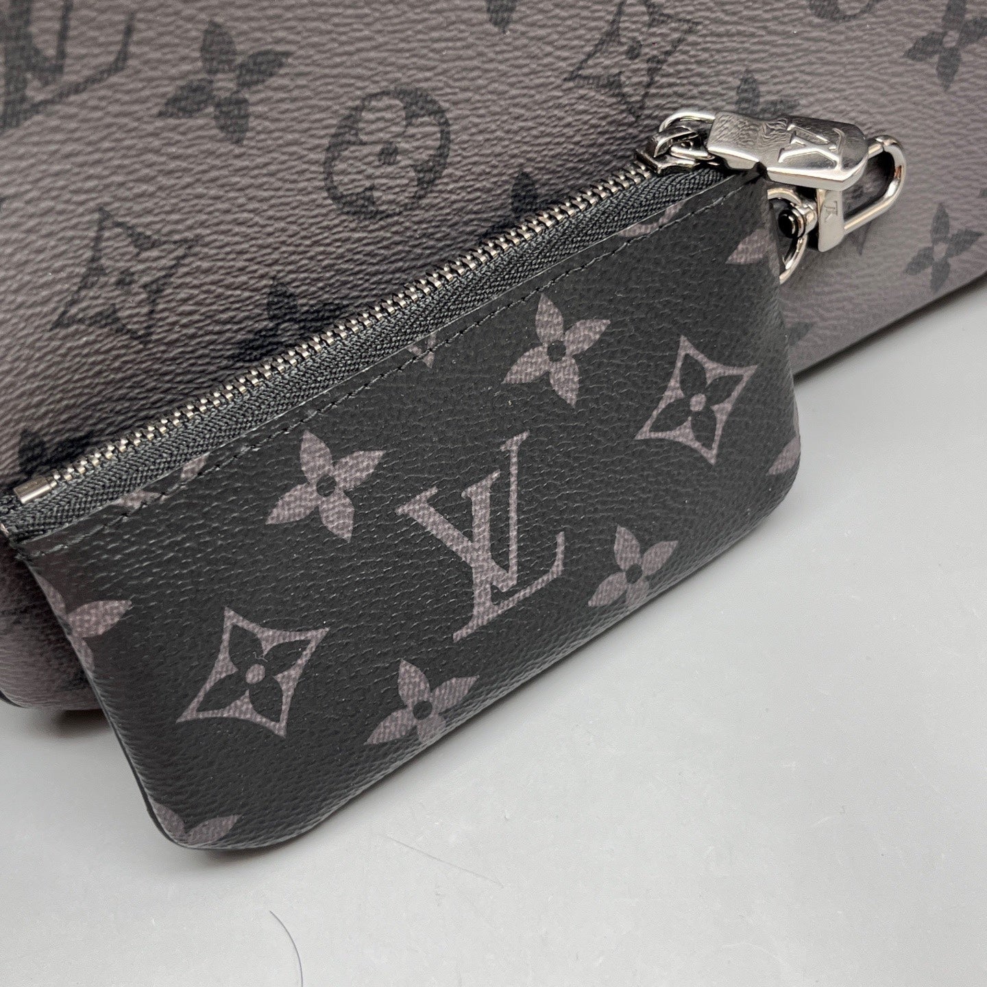 Louis Vuitton - Trio Messenger - Synthetic - Black - (medium)