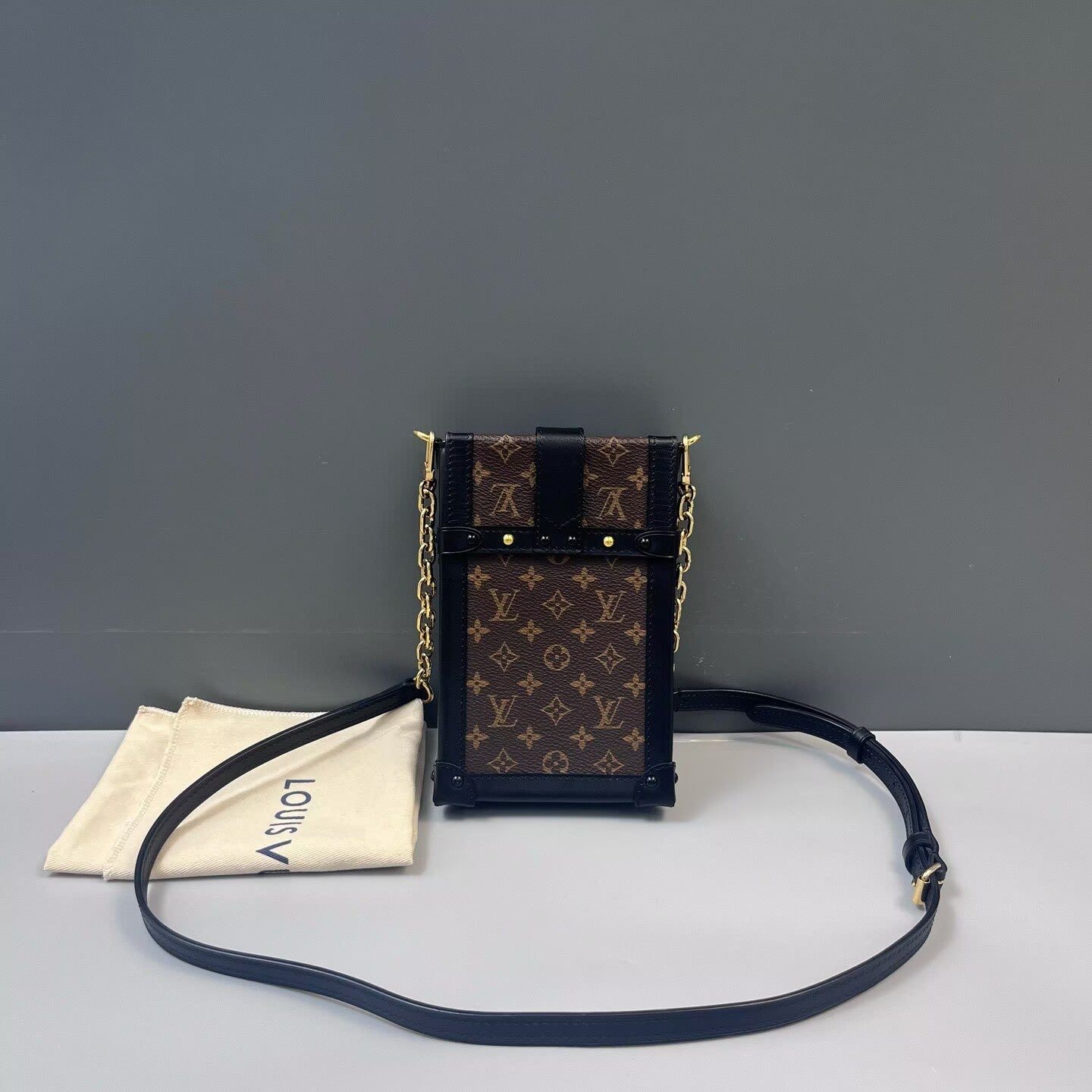 Louis Vuitton - Trunk Vertical - Monogram coated canvas with black leather trim - Brown and Black - (mini)
