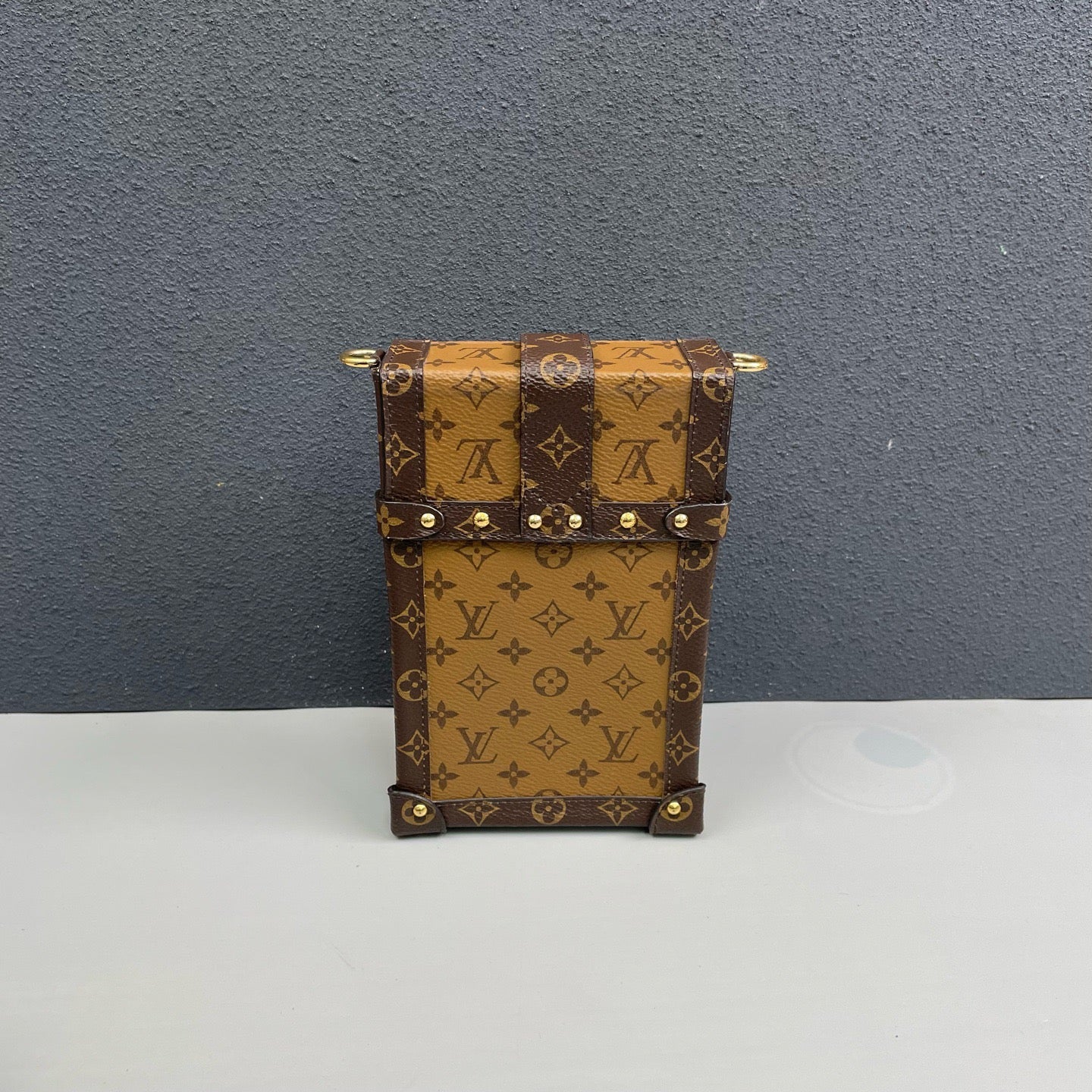 Louis Vuitton - Trunk Vertical Phone Bag - Monogram coated canvas with leather trim - Brown - (mini)