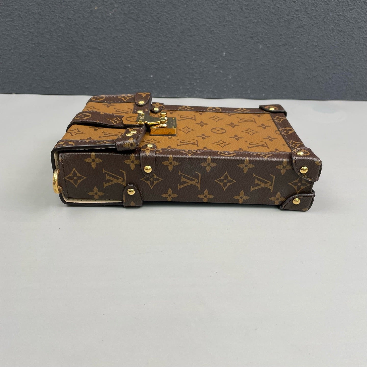 Louis Vuitton - Trunk Vertical Phone Bag - Monogram coated canvas with leather trim - Brown - (mini)