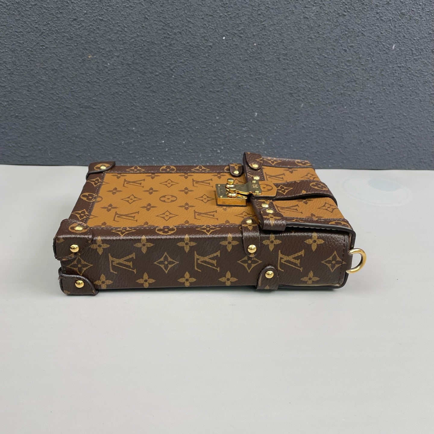 Louis Vuitton - Trunk Vertical Phone Bag - Monogram coated canvas with leather trim - Brown - (mini)