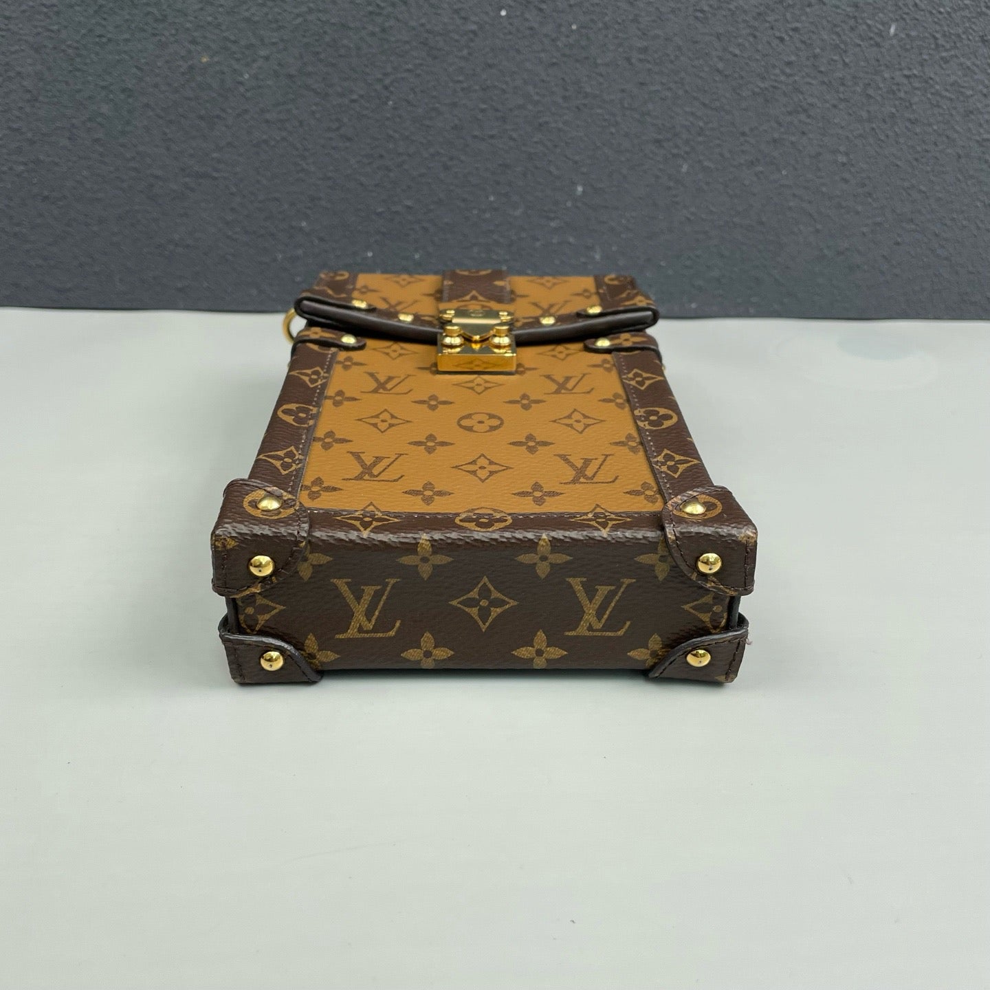 Louis Vuitton - Trunk Vertical Phone Bag - Monogram coated canvas with leather trim - Brown - (mini)