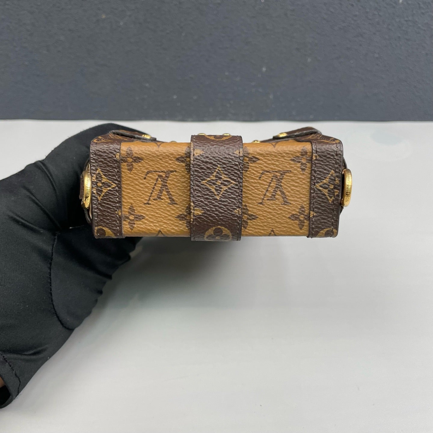 Louis Vuitton - Trunk Vertical Phone Bag - Monogram coated canvas with leather trim - Brown - (mini)