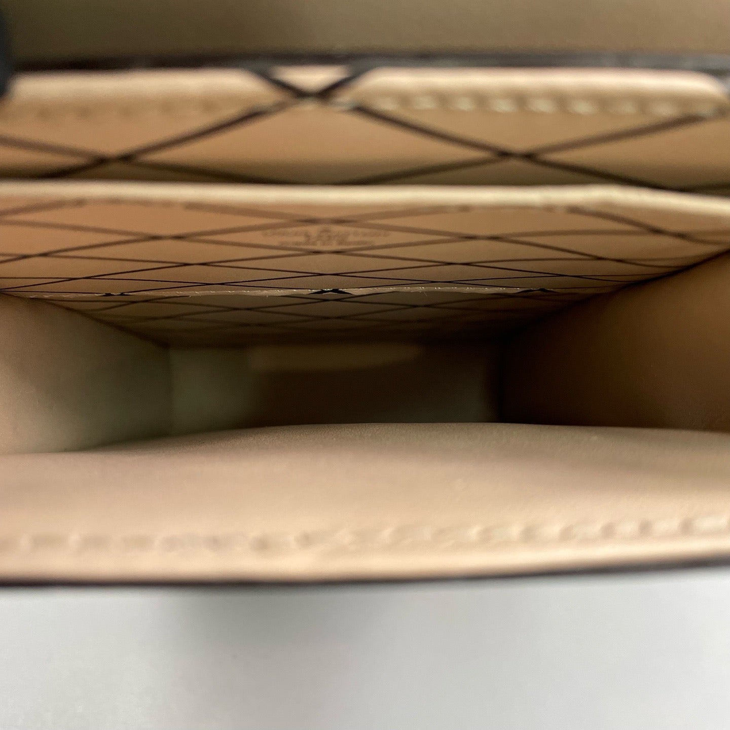 Louis Vuitton - Trunk Vertical Phone Bag - Monogram coated canvas with leather trim - Brown - (mini)