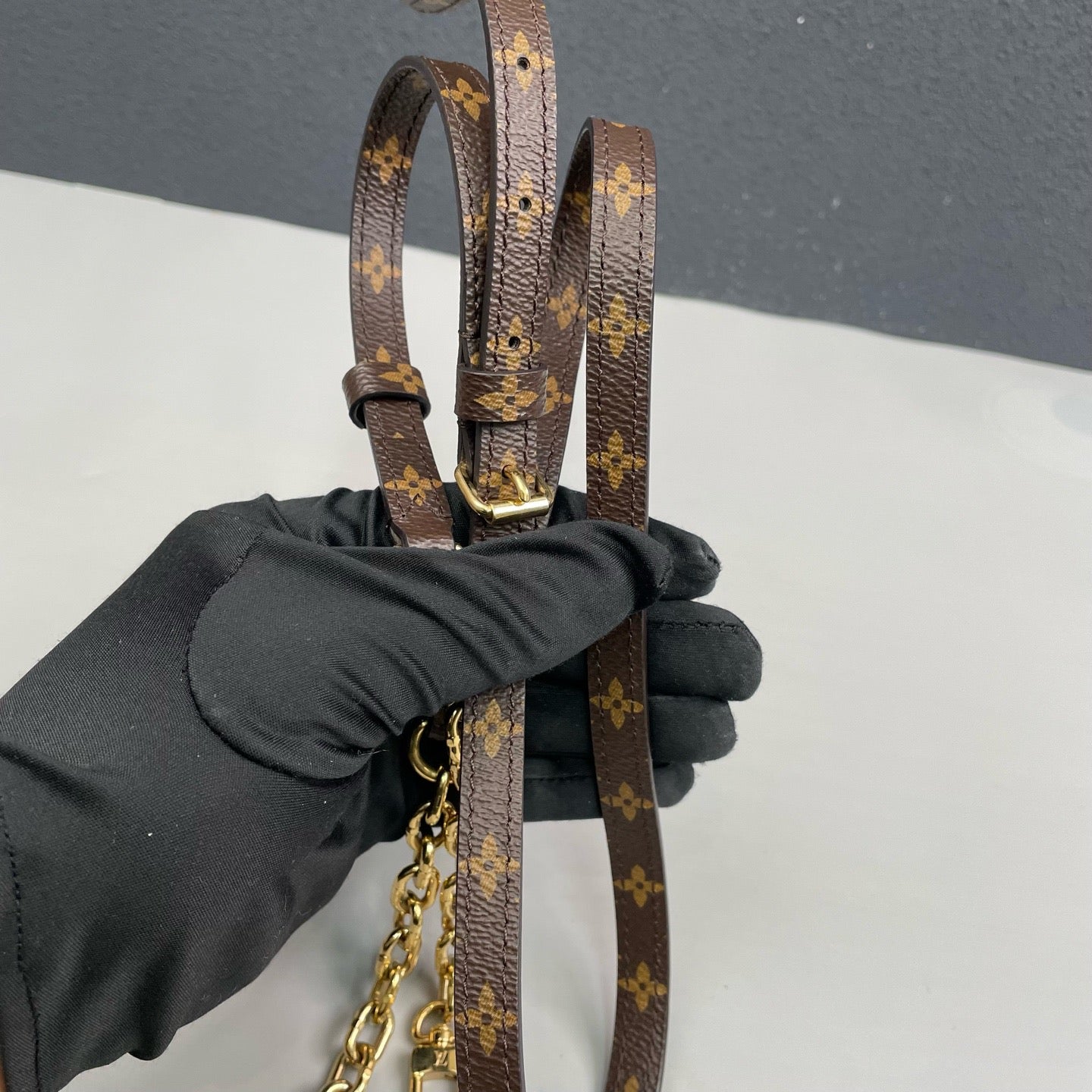 Louis Vuitton - Trunk Vertical Phone Bag - Monogram coated canvas with leather trim - Brown - (mini)
