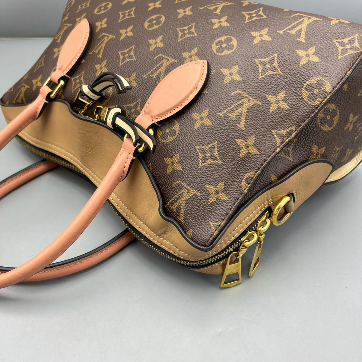 Louis Vuitton - Tuileries - Leather - Brown - (medium)