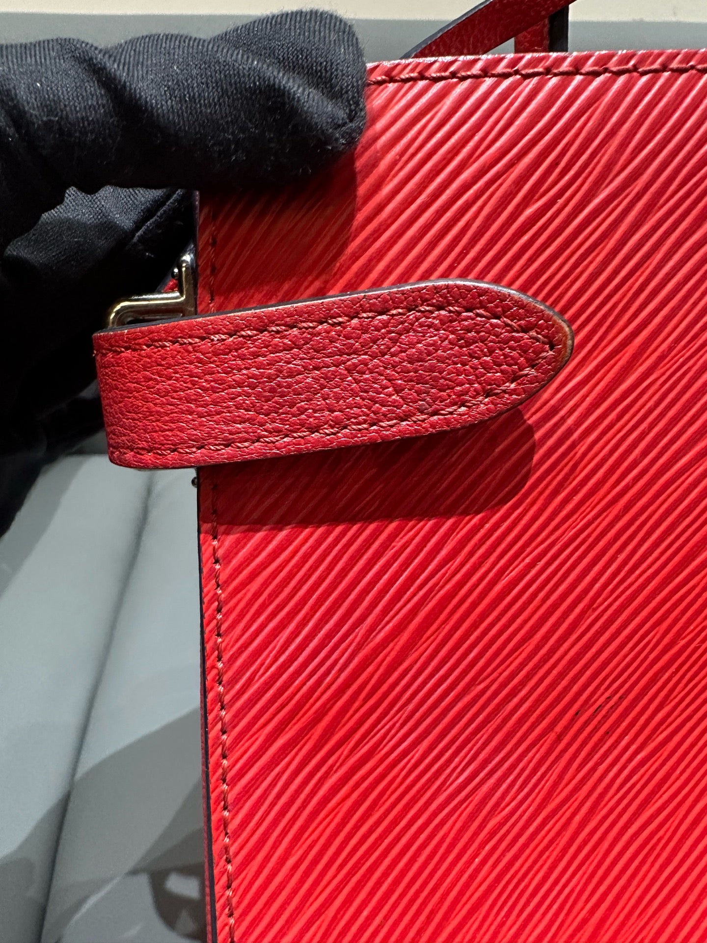 Louis Vuitton - TWIST - Leather - Red