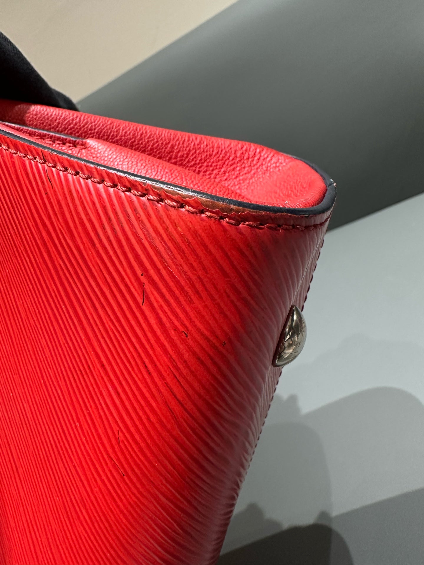 Louis Vuitton - TWIST - Leather - Red