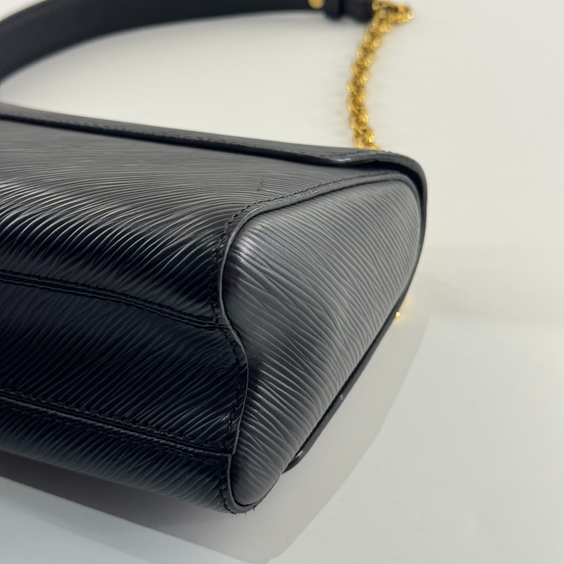 Louis Vuitton Twist Leather Black - view 3