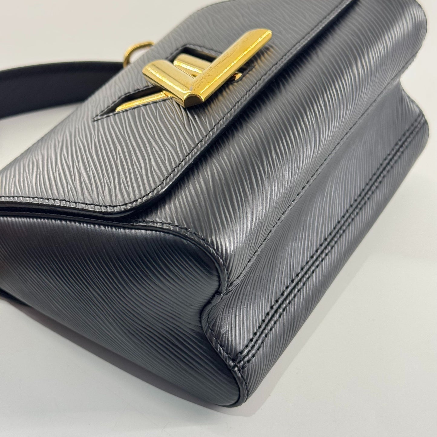 Louis Vuitton Twist Leather Black - view 6