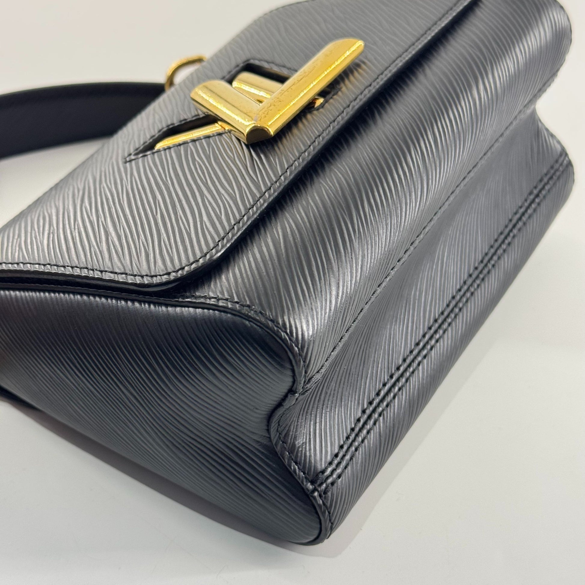 Louis Vuitton Twist Leather Black - view 6
