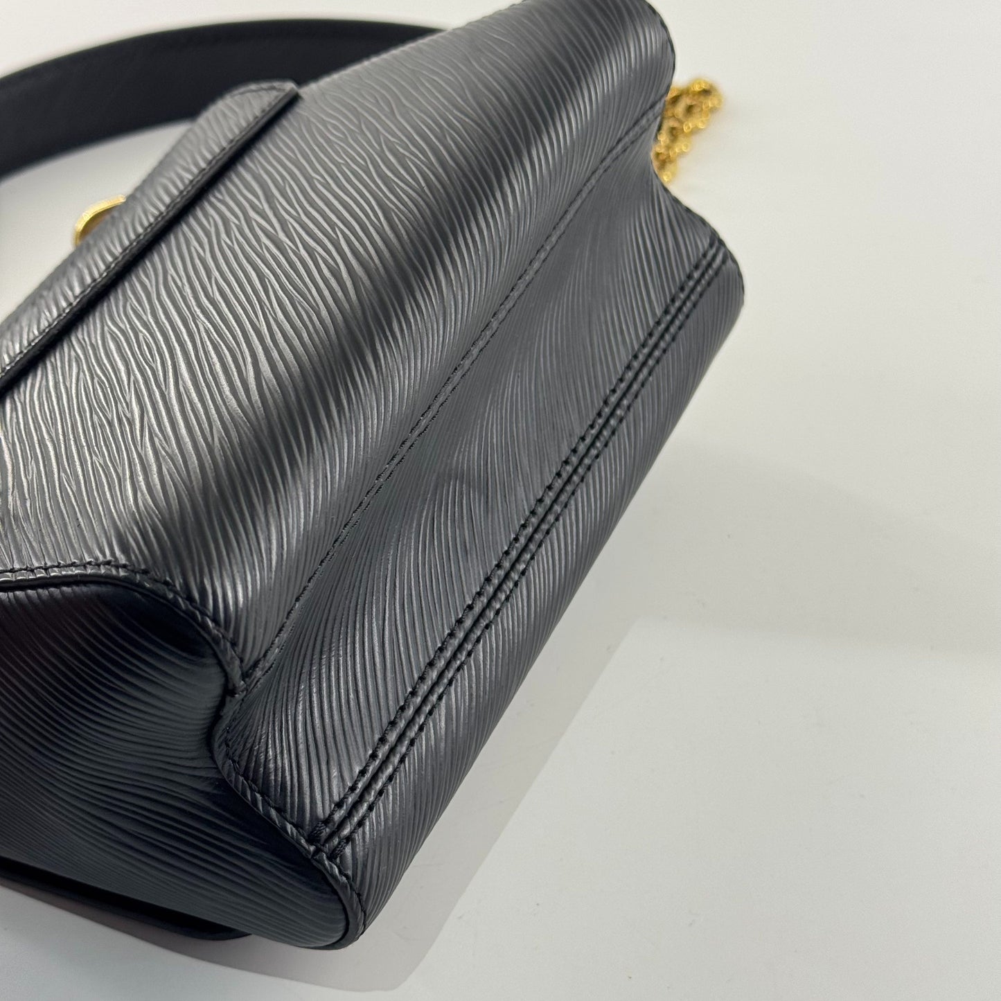Louis Vuitton Twist Leather Black - view 7